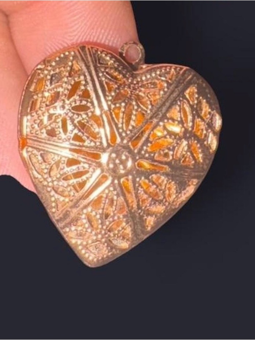 Avon Heart Filigree locket Pendant Necklace in Gold Tone